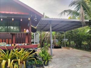 room 3 still available for MotoGP