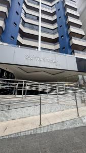 Apartamento Vista Mar 806 - 3 quartos ,2 garagens, prédio frente mar-quiosque 8, elevador ,portaria 24 e internet