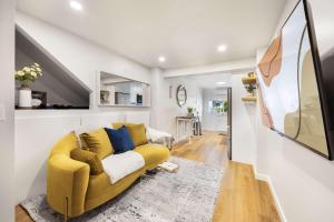 Modern 1BR Designers Oasis 1min to I-5 Costo