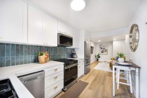 Modern 1BR Designers Oasis 1min to I-5 Costo