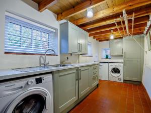 4 Bed in Brancaster KT196