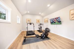 Pet Friendly 1BR Basement w Gym Near UW &Hospital