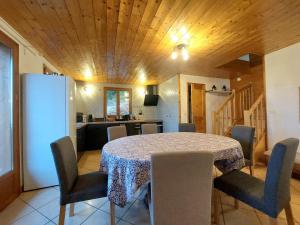 Chalet rénové au calme avec terrasse, parking, wifi, animaux admis - FR-1-346-597
