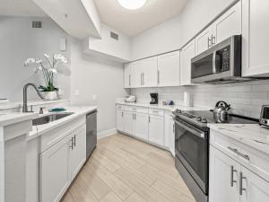 Modern & Spacious 3 Bedroom Retreat!