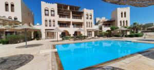 El Gouna Fanadir Lagoon 2-Bedroom Pool and Lagoon View Sleeps 4 Persons, Close to Abu Tig Marina, Mangroovy, and Kite Centers