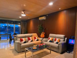 Playhouse Villa,Pickup From Port