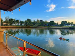 Playhouse Villa,Pickup From Port