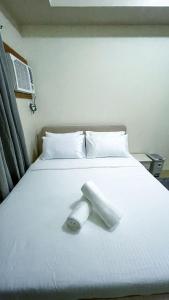 Cozy Modern Studio Overlooking the Skyline