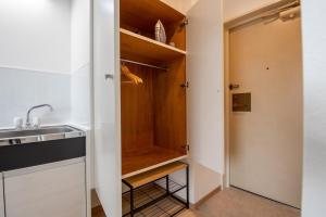 CraftFlat Komagome 504, a compact studio at excellent location