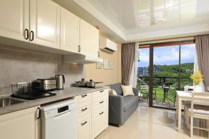 NaiHarn Sea Condo, Top floor, Mountain View