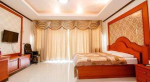 Crystal Place Buayai