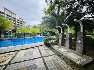 Mid-rise staycation in parañaque