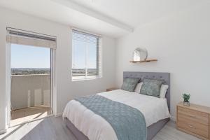 Stylish 2-Bedroom Sea-View Apartment Horizon Bay Blouberg Beachfront