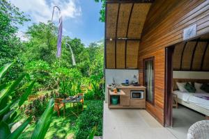 Riverside 3BR Bungalows with Pool, Jungle, ATV & Tubing - Ubud