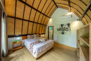 Riverside 3BR Bungalows with Pool, Jungle, ATV & Tubing - Ubud