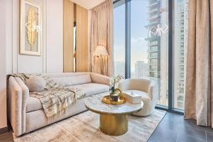 STAY BY LATINEM Luxury 1BR Holiday Home CC 1806 Near Burj Khalifa