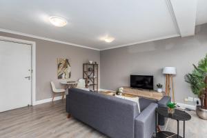 The Square 513 by CTHA