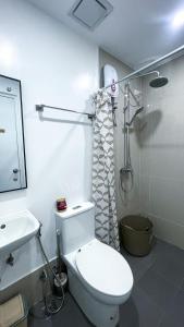 Light-Filled Studio with Serene Ambiance