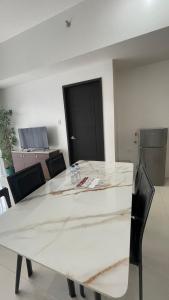 Romantic 2BR Haven with Gentle Lighting