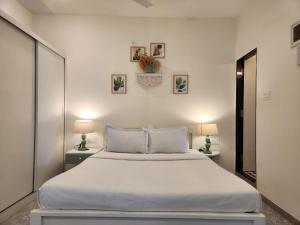Luxury Studio at Botanica - Pool, Balcony - 5 Minutes to Candolim Beach