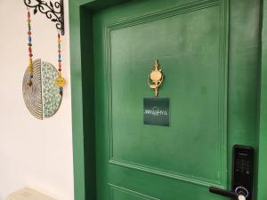 Luxury Studio at Botanica - Pool, Balcony - 5 Minutes to Candolim Beach