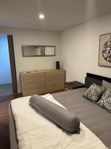 Unique loft 2-BR near of Surin Beach, private patio