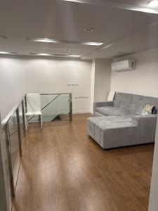 Unique loft 2-BR near of Surin Beach, private patio