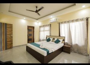 SkyWay FarmHouse Noida 135