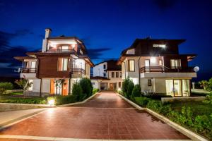 Villas in Complex Trakiyskiy Bryag