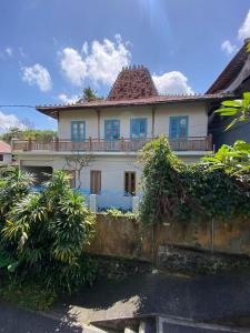 Gerbang Biru House 6-BR