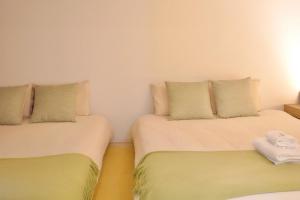 Tsukimi Entire House for 8 &Near Public Transport Direct to Airport &Free Parking &3 Baths 3 Toilets &Washer Dryer& Direct to Namba Shinsaibashi and Tsutenkaku