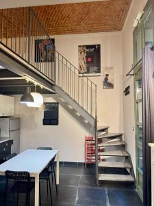 La casa con la fontana di pietra 2