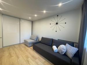 Modern 1BR Haven near Two Parks