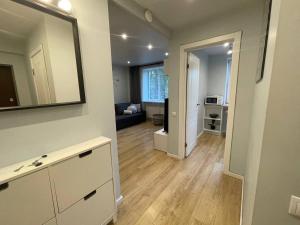 Modern 1BR Haven near Two Parks