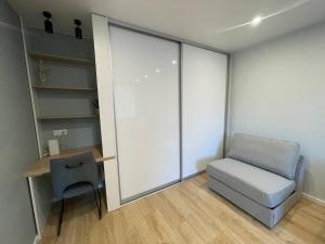 Modern 1BR Haven near Two Parks