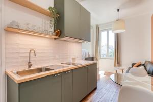 T2 design refait à neuf RER C direct Paris