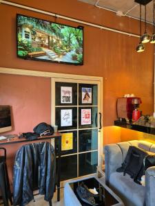 Bangkhunnon Station Hostel