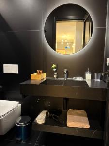 Positive Vibe Luxury Apartment with gated parking