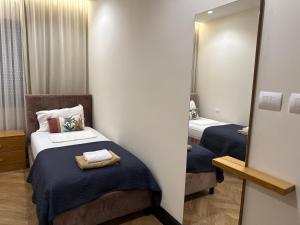 Positive Vibe Luxury Apartment with gated parking