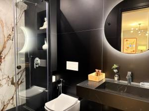 Positive Vibe Luxury Apartment with gated parking