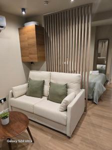 Lhome Sevilla Triana