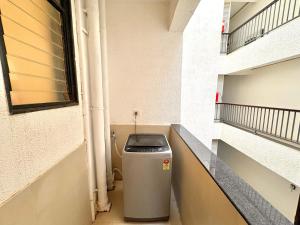 Candolim 1BHK Family Apartment with Pool & Gym - Walk to Beach