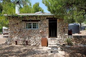 Lithahiro stone house