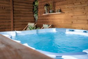 Chalet avec jacuzzi privatif
