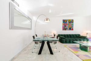 2-Br Luxury Apartment with Sea View and Pool