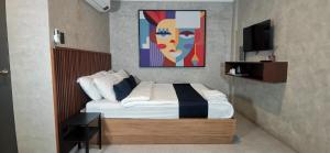 Townhouse Oak Grey Hotel Near Clark International Airport