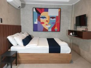 Townhouse Oak Grey Hotel Near Clark International Airport