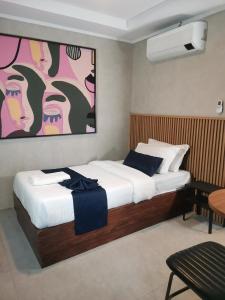 Townhouse Oak Grey Hotel Near Clark International Airport