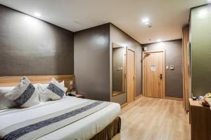 Madison 101 Hotel + Tower