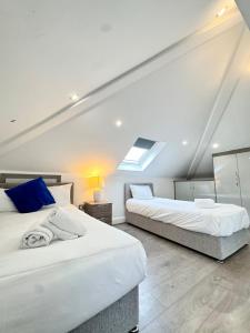 Hatton apartments HEATHROW AIRPORT- FREE parking-Free underground to and from Heathrow Airport Hatton Cross SEE picture-SEE LONDON fast Hatton cross to central London 30min